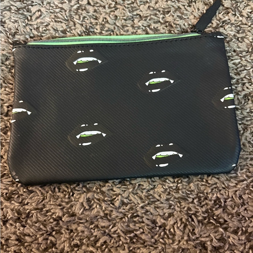 8 Small adorable Ipsy makeup bags. - Picture 9 of 9